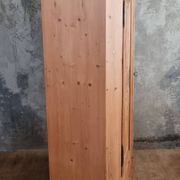 Armoire en pin 