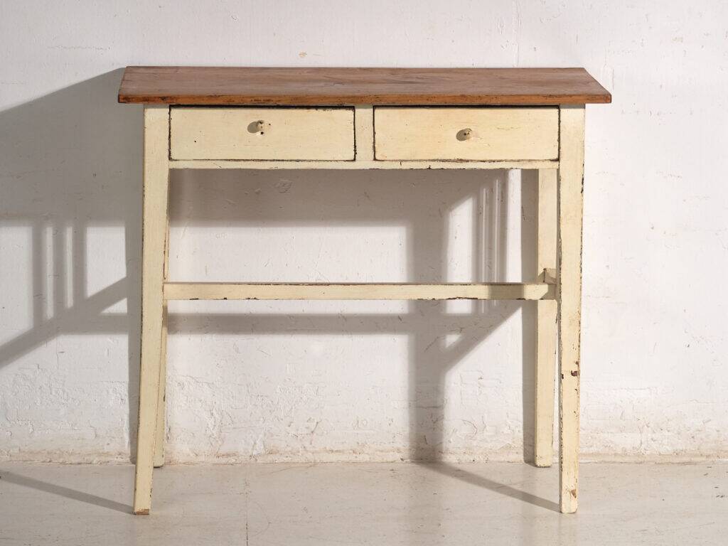 Table ancienne à deux tiroirs en pin – Europe centrale, vers 1910