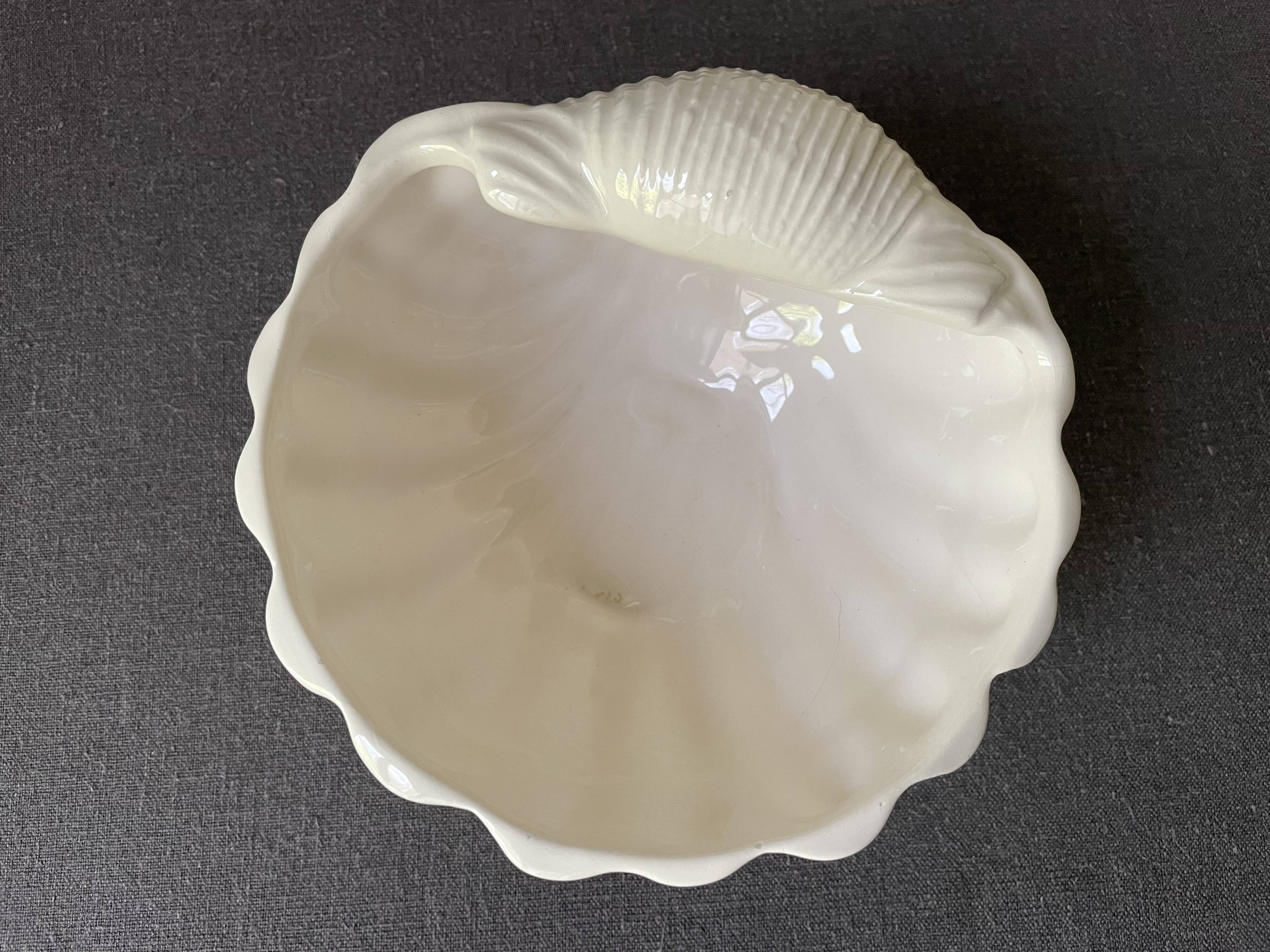 Ceramic shell emptier