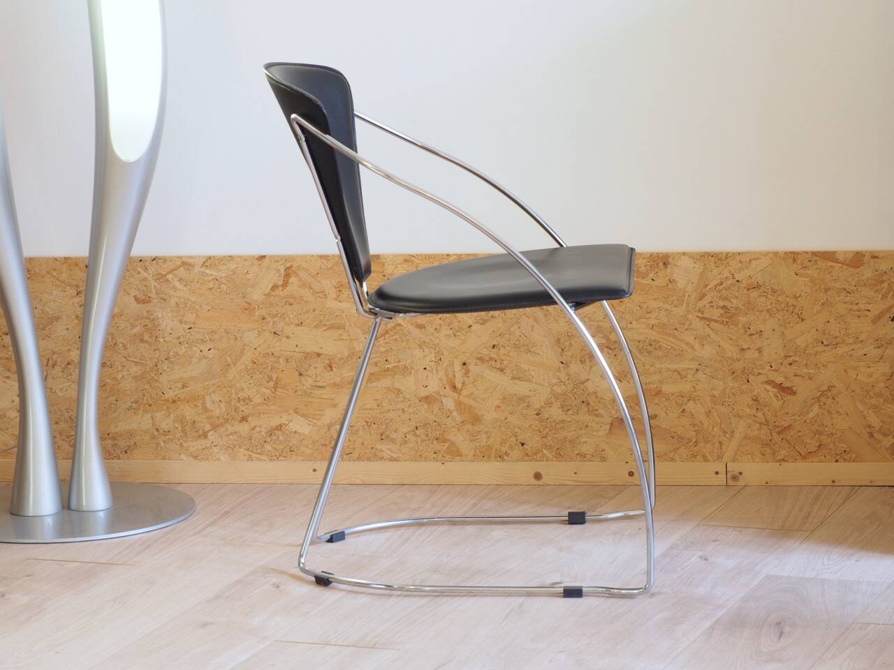 Linda chair in metal and leather by arrben