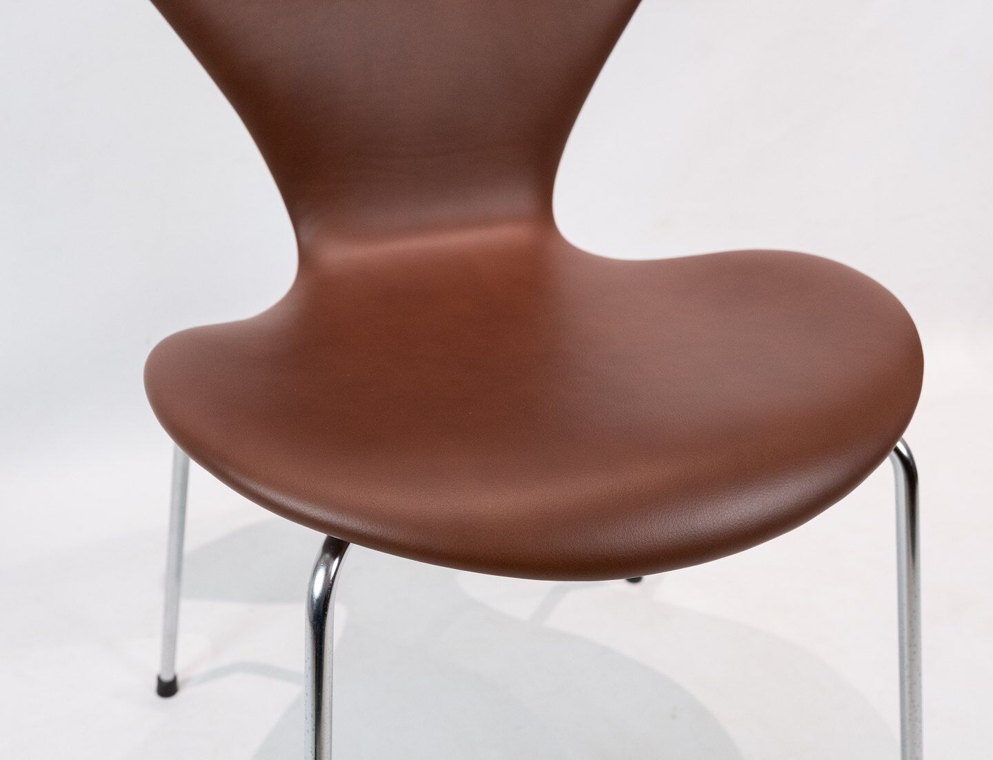 Set of 4 chairs, model 3107, designed by Arne Jacobsen and manufactured by Fritz Hansen