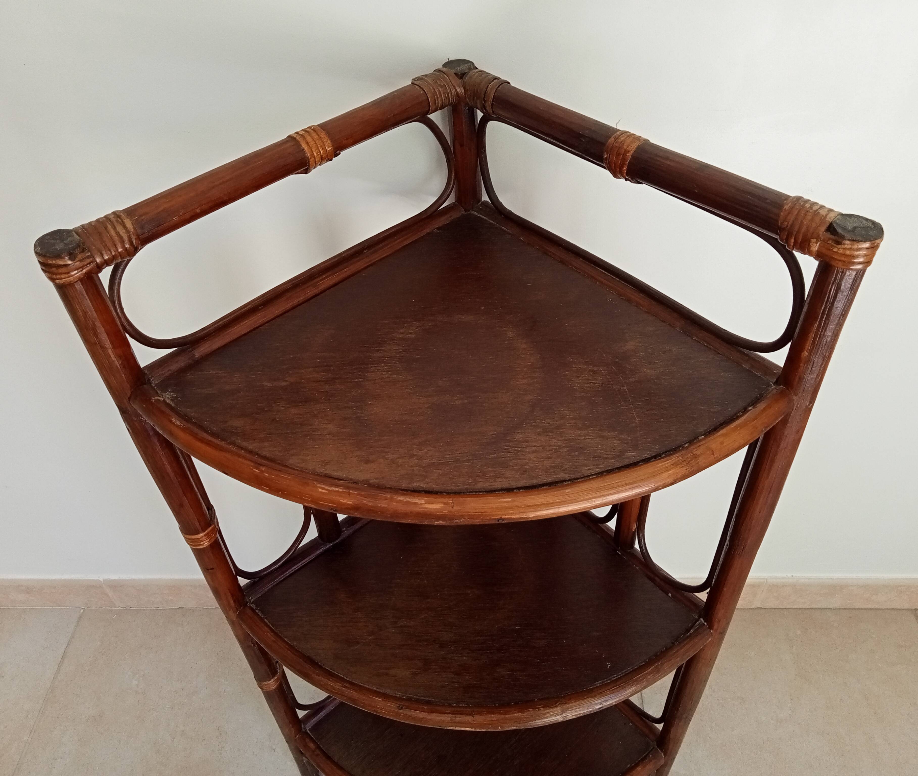 Étagère d' angle vintage bambou et rotin années 70