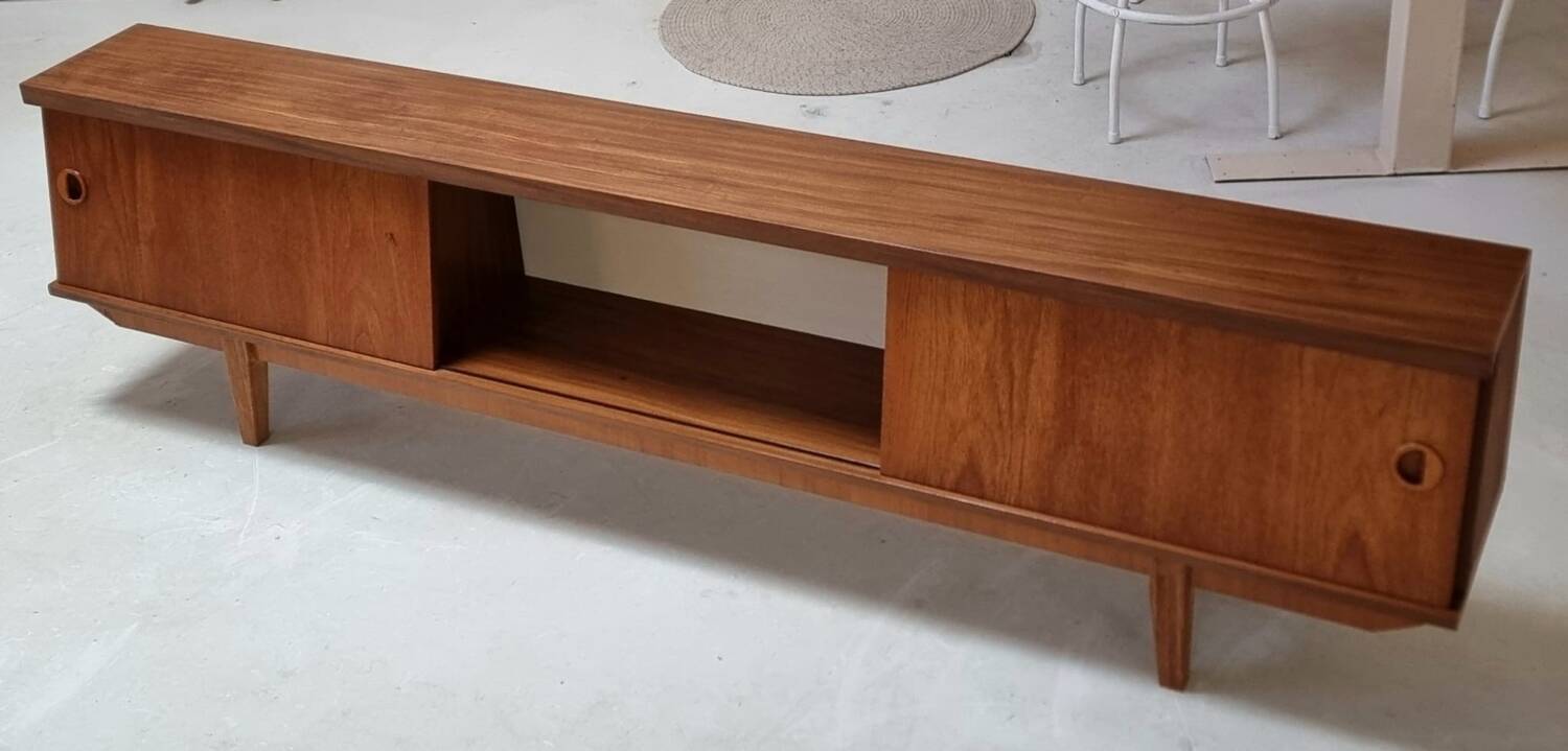 Lowboard du milieu du siècle