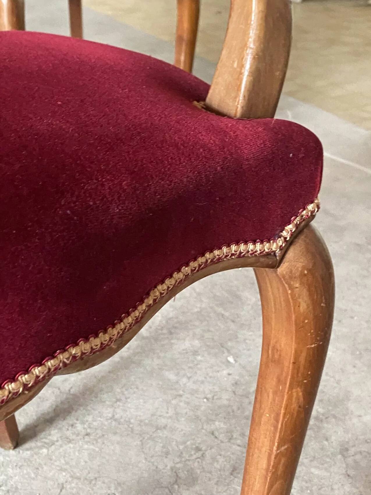 Set of 4 Louis XV style chairs in cherry wood – canework and burgundy velvet