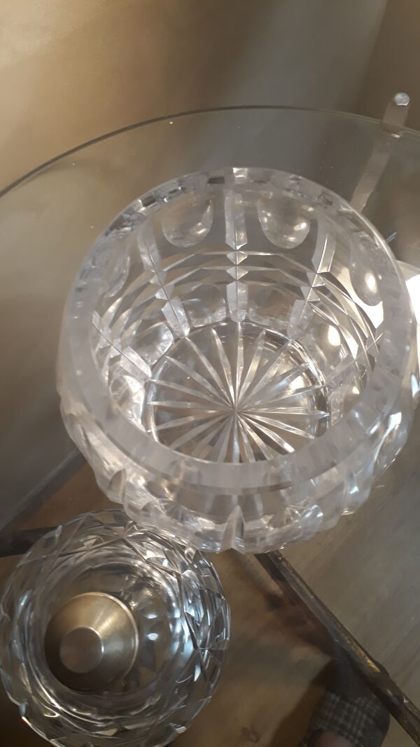 Bonbonnière en cristal, non signé 24x14cm