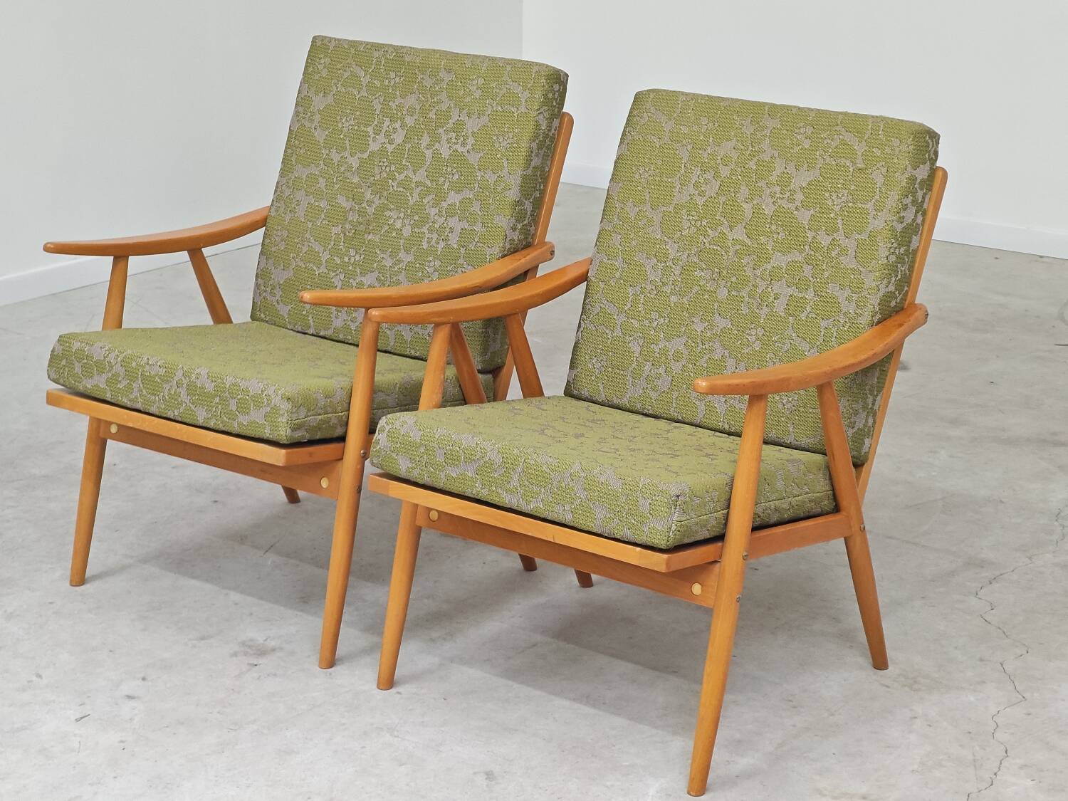 Pair of "boomerang" armchairs by Antonin Suman for Ton "Thonet" 1960