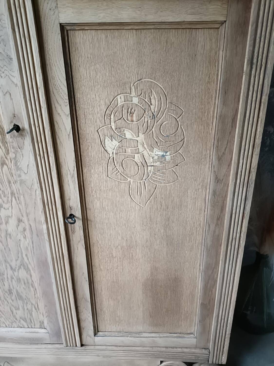 Asymmetrical wardrobe