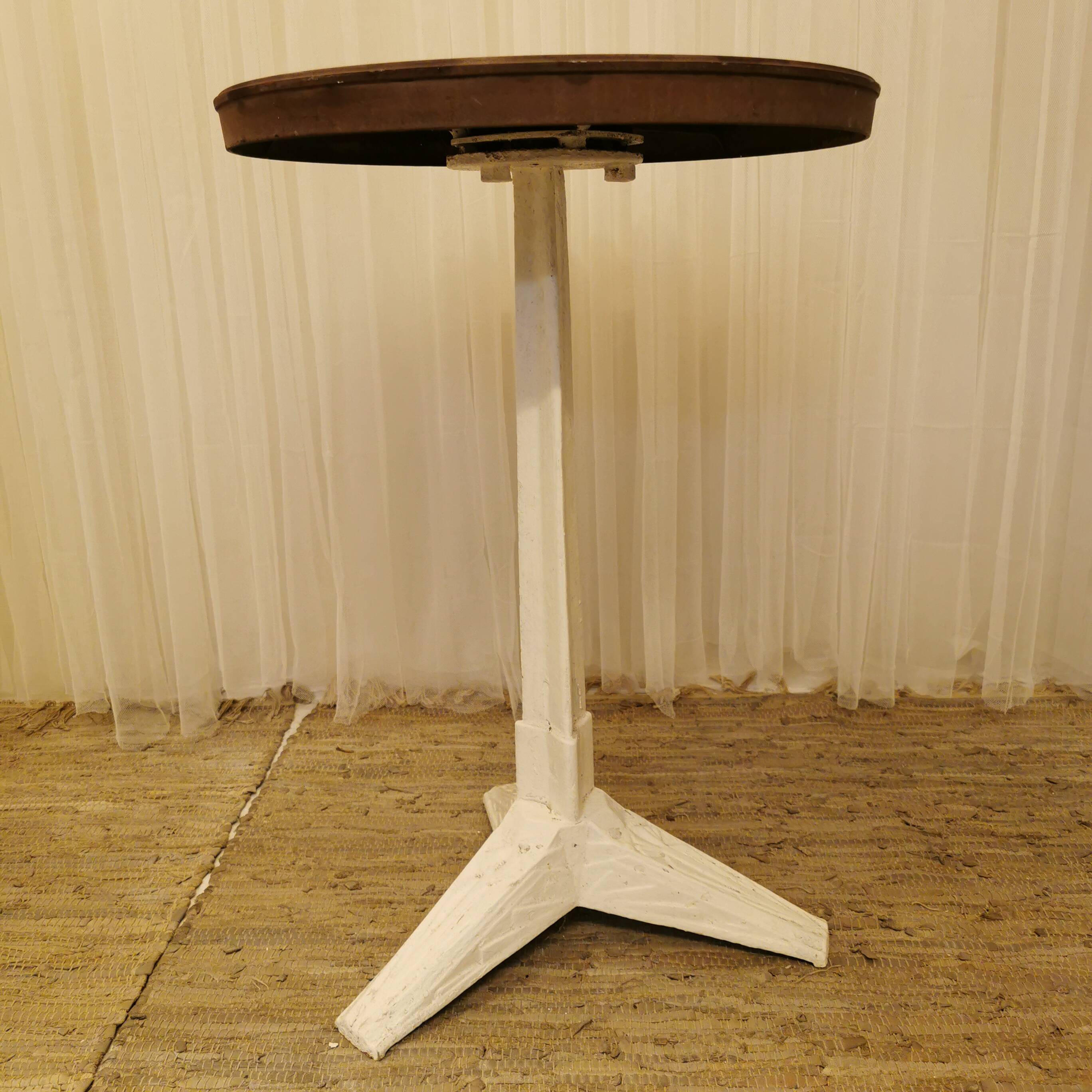 Table bistrot en bakélite et fonte