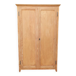 Armoire parisienne