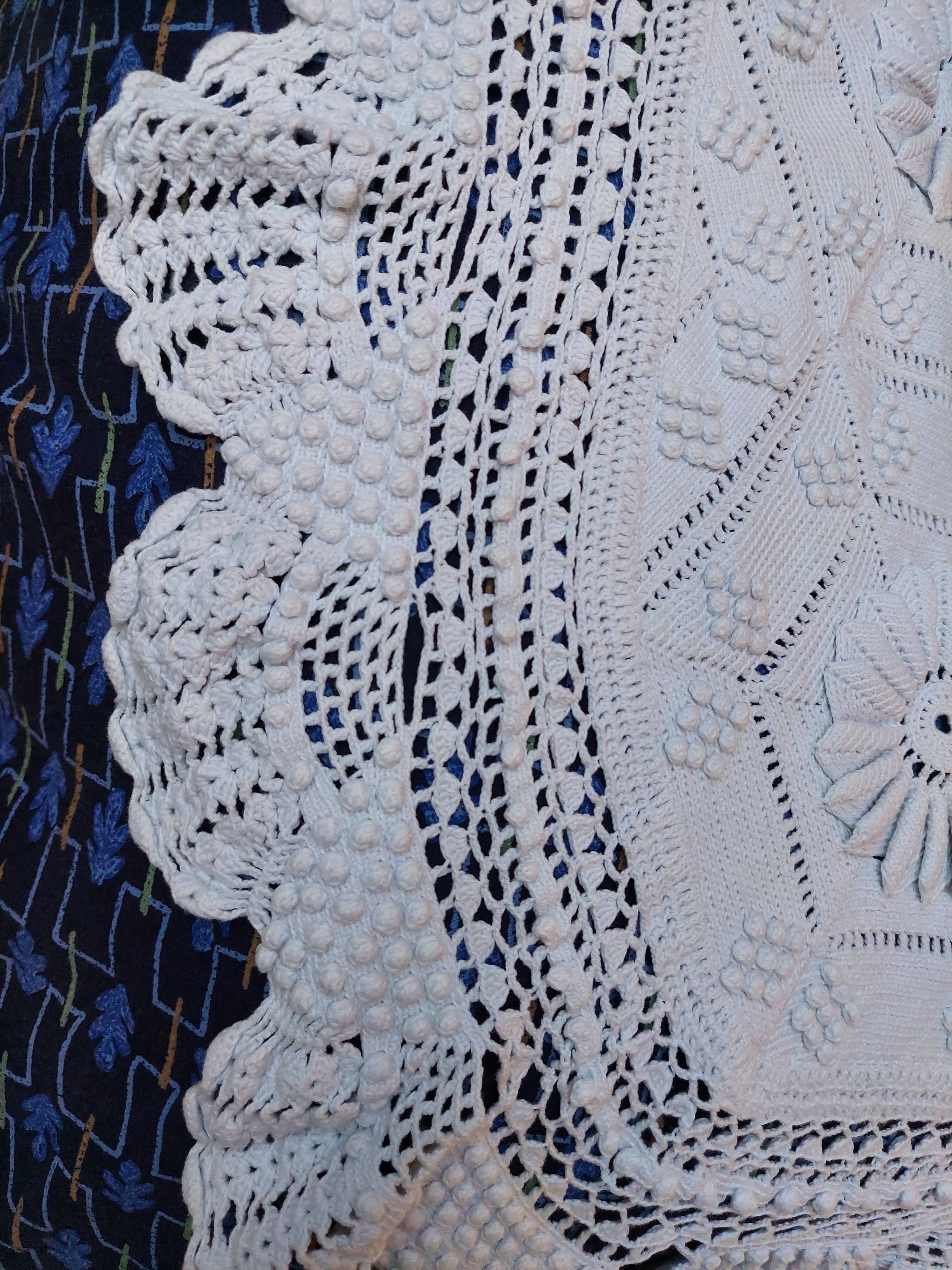 White bed throw with relief embroidery and floral patterns