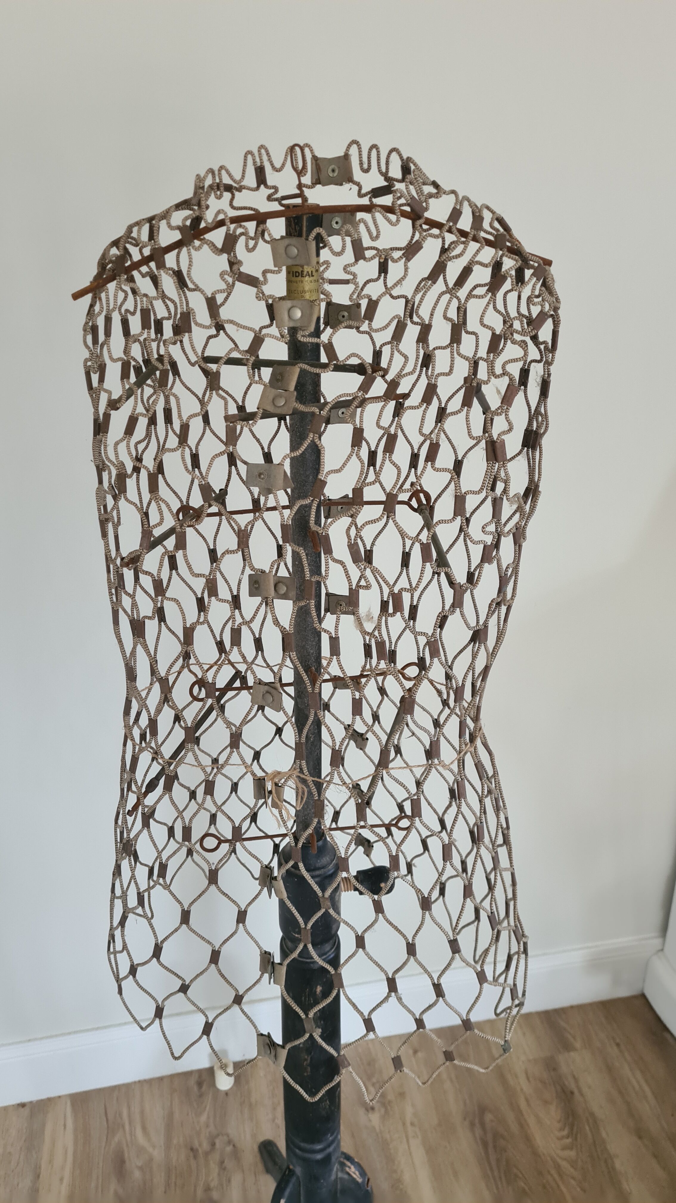 Adjustable mannequin The ideal Garden of Fashions