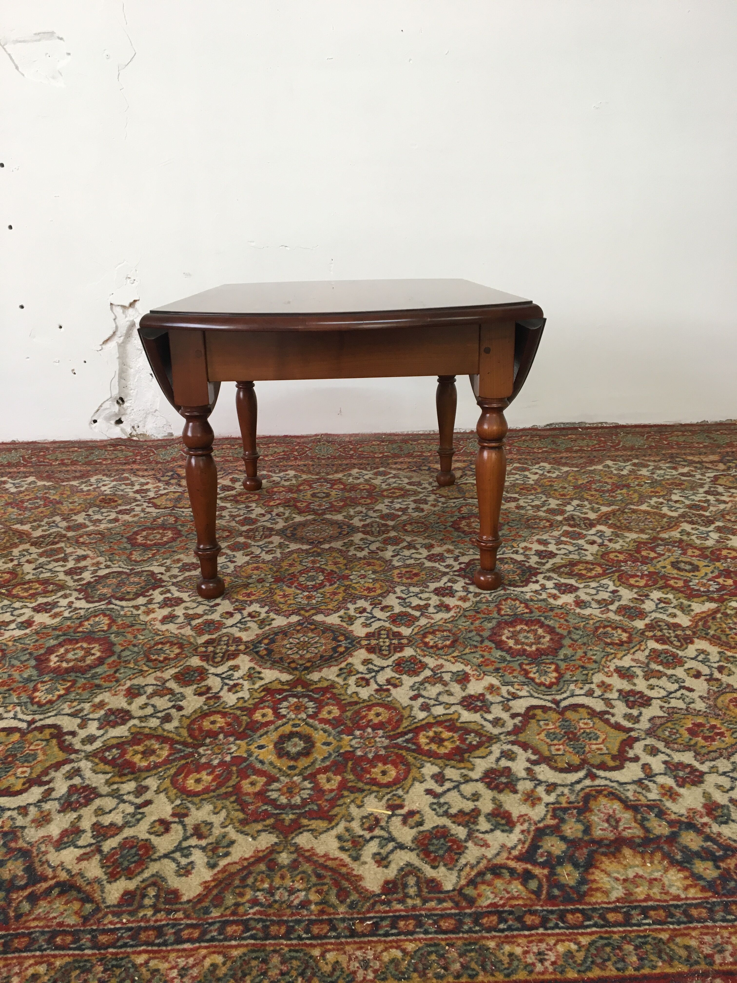 Old-pane coffee table