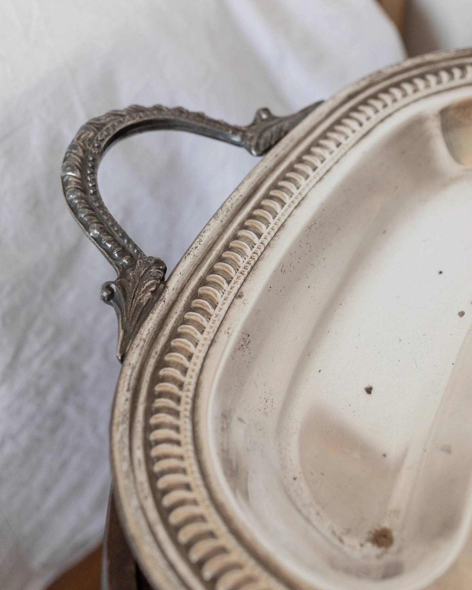 Plateau vintage en métal argenté - plat à rôtir en argent - design classique - Italie - années 1950