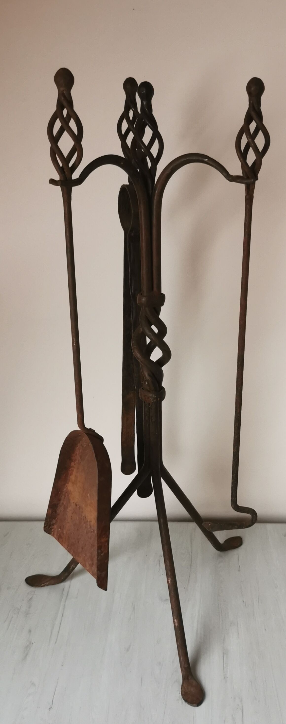 Wrought iron chimney servant