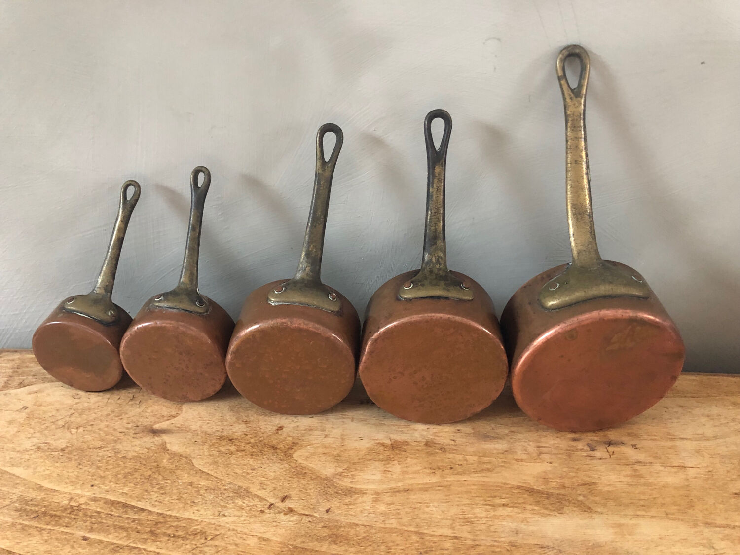 Mini battery of 5 pewter pans