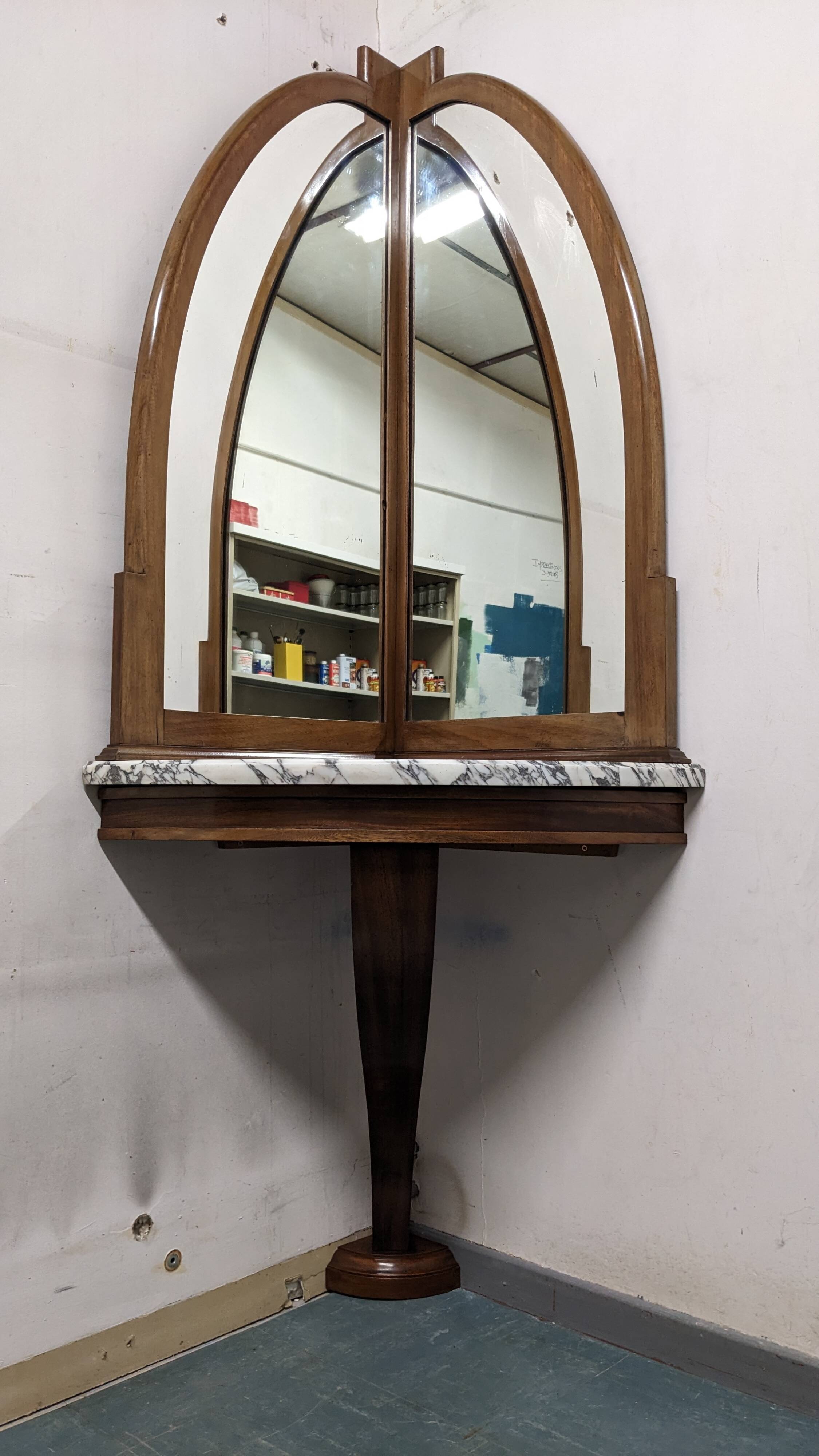 Console d'angle et son double miroir Art déco en noyer, France vers 1920