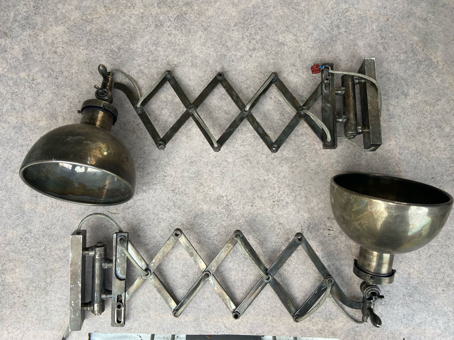 2 accordion scissors wall lights Cheoma in silver metal