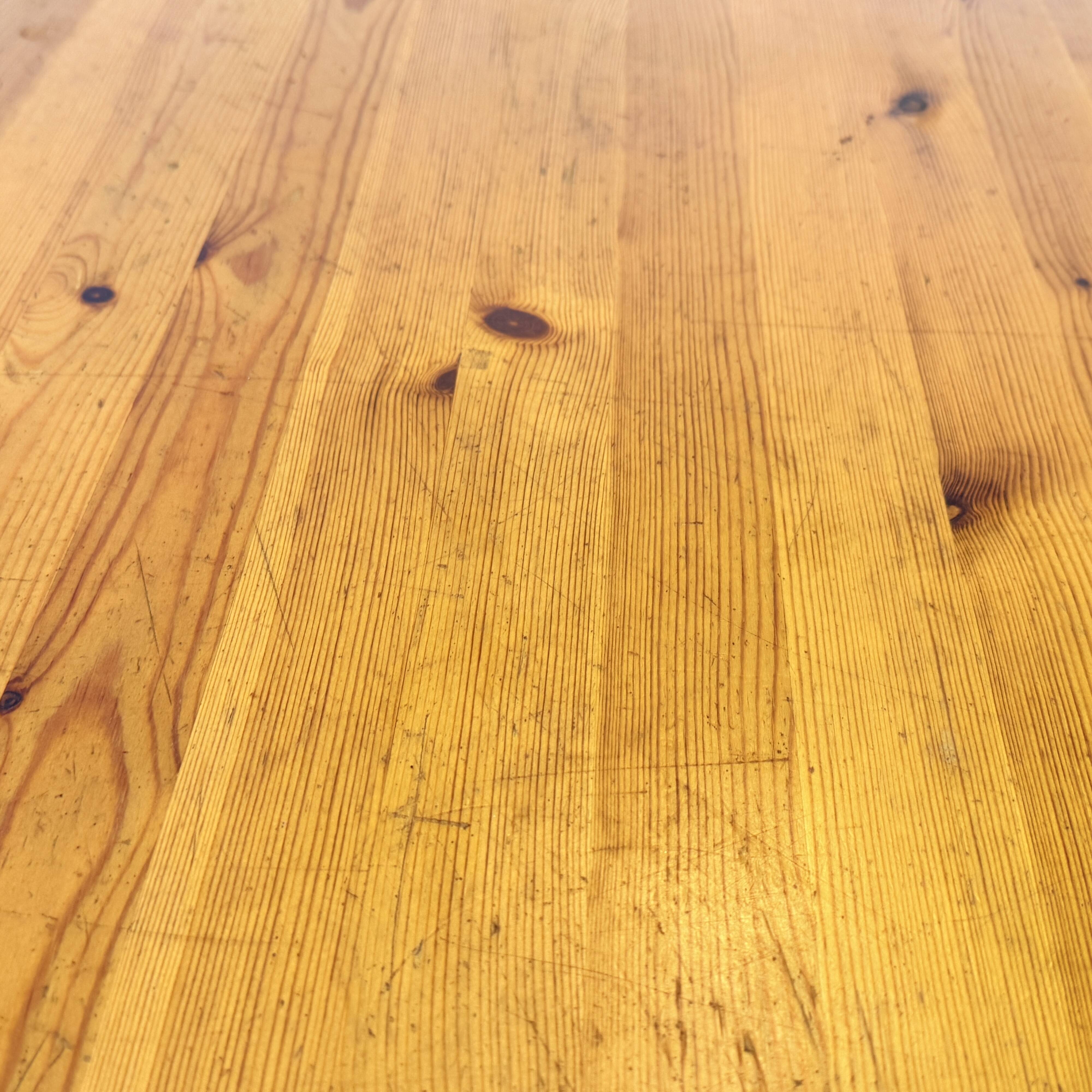 Vintage oval pine table with extendable top