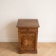 Table de chevet ancienne en bois ciré