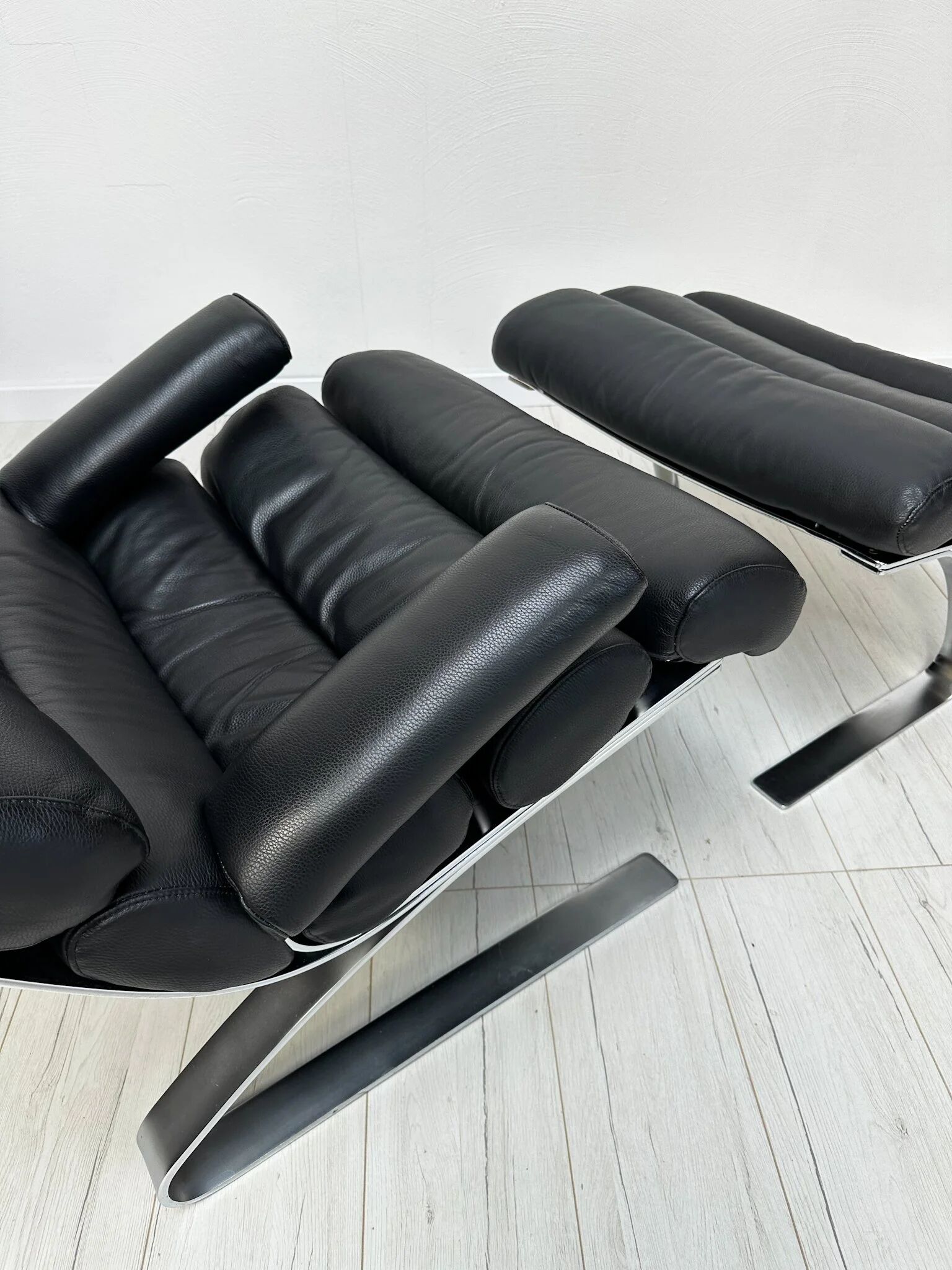 COR Sinus Black Leather Lounge Chair with Ottoman