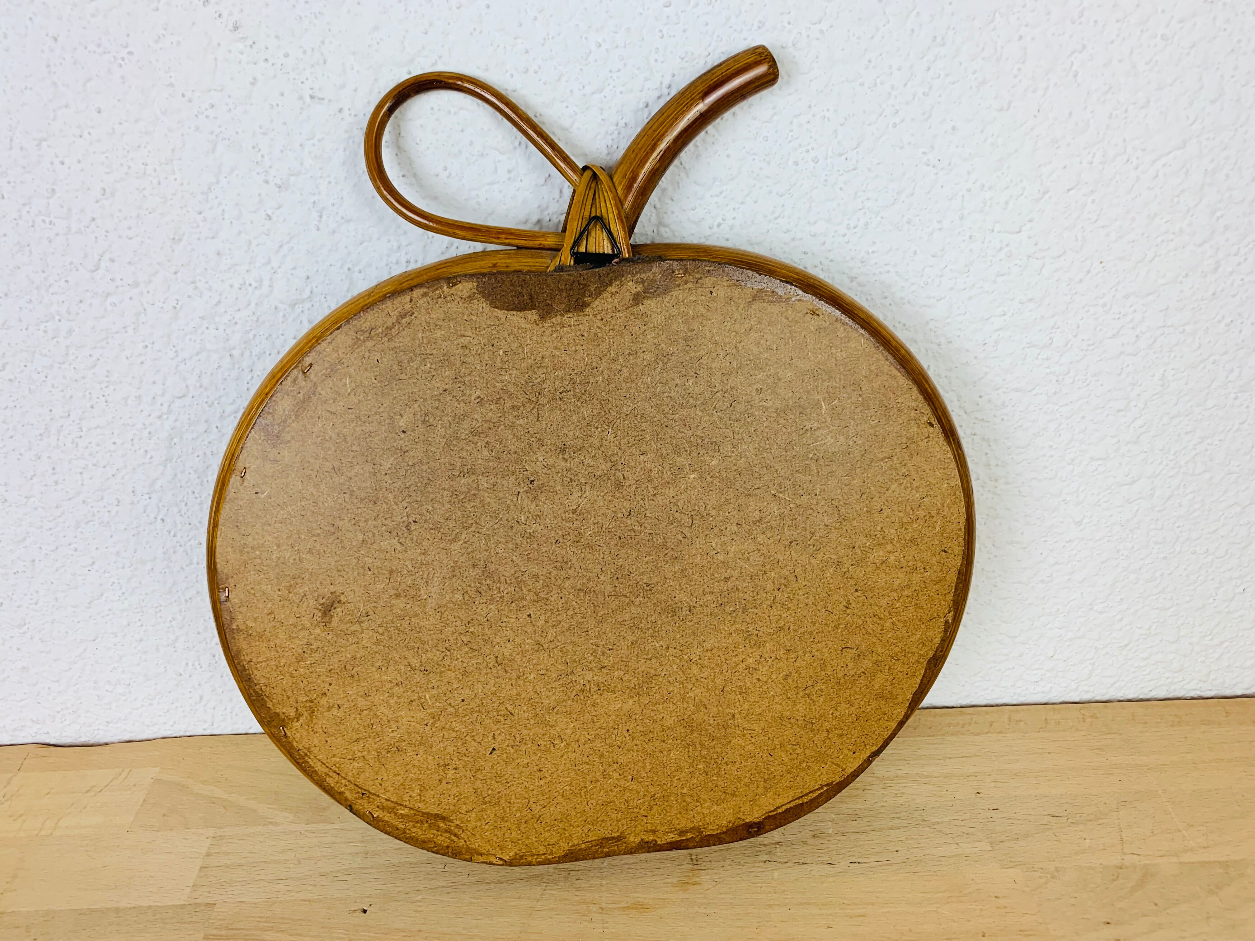 Vintage rattan apple mirror 33x34cm