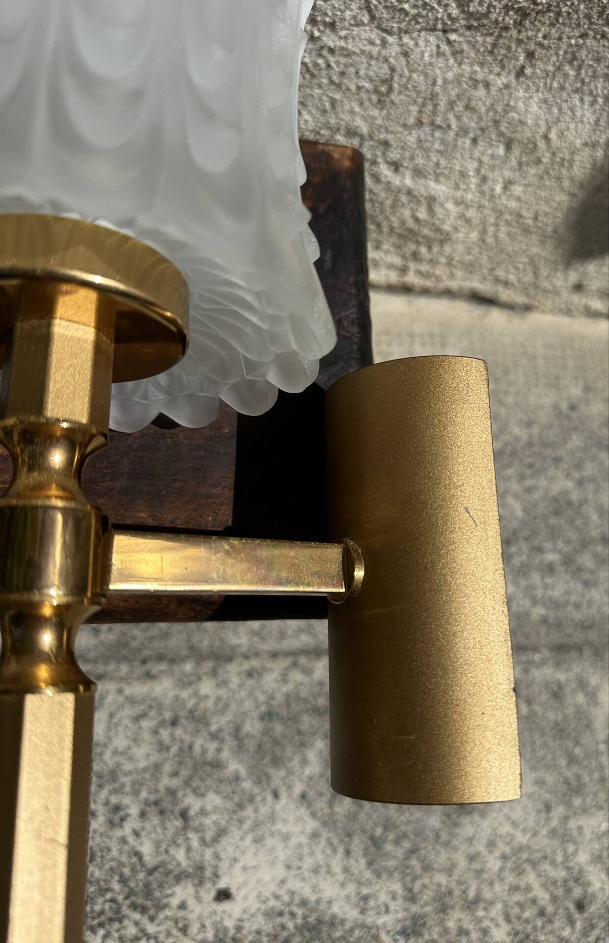 Old pair of wall sconces by Maison Lunel in brass and glass.