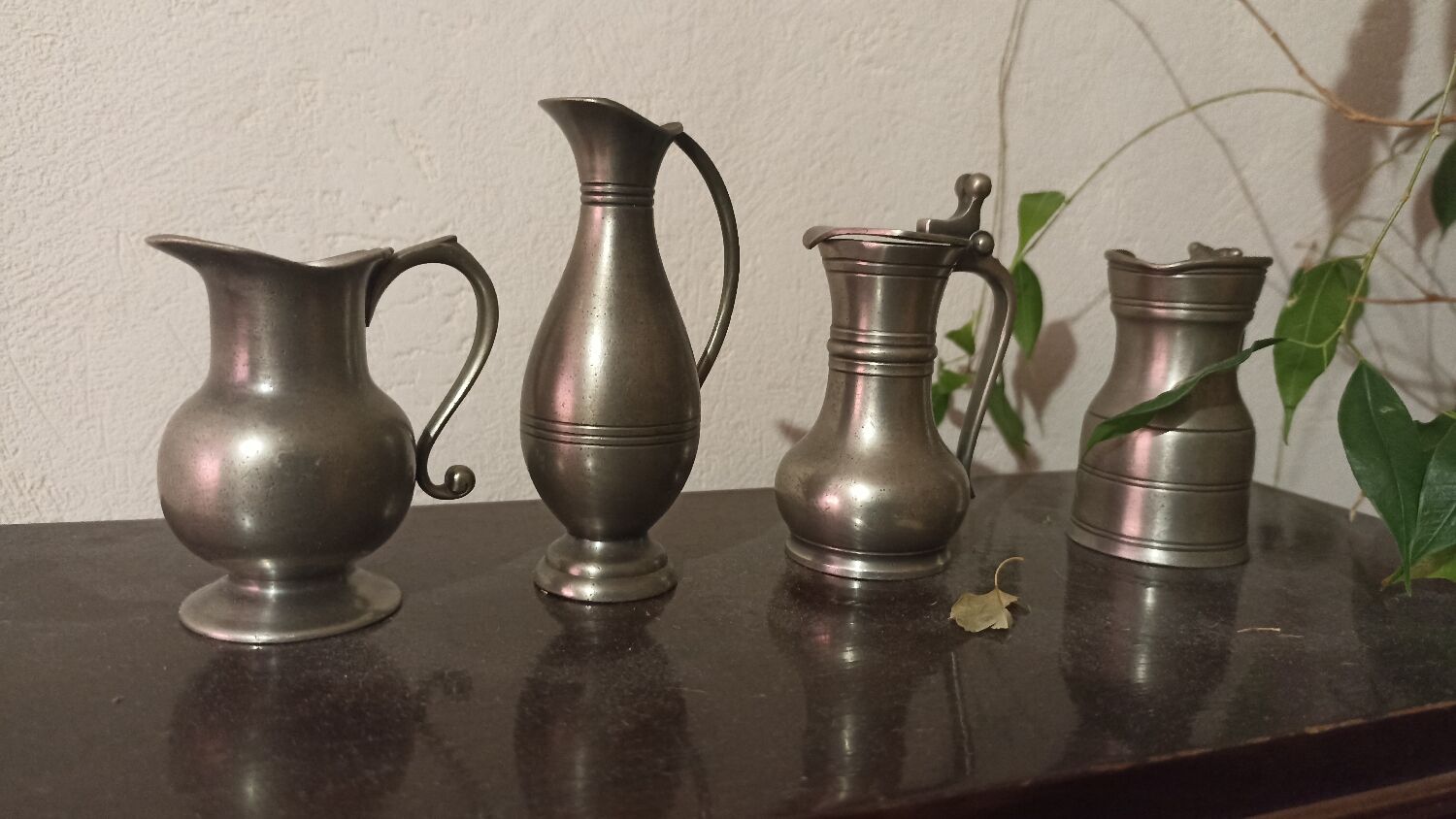 Lot de 4 miniatures en étain Rose Design International