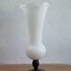Vase vintage en verre opalin – Blanc et améthyste, années 1970/80