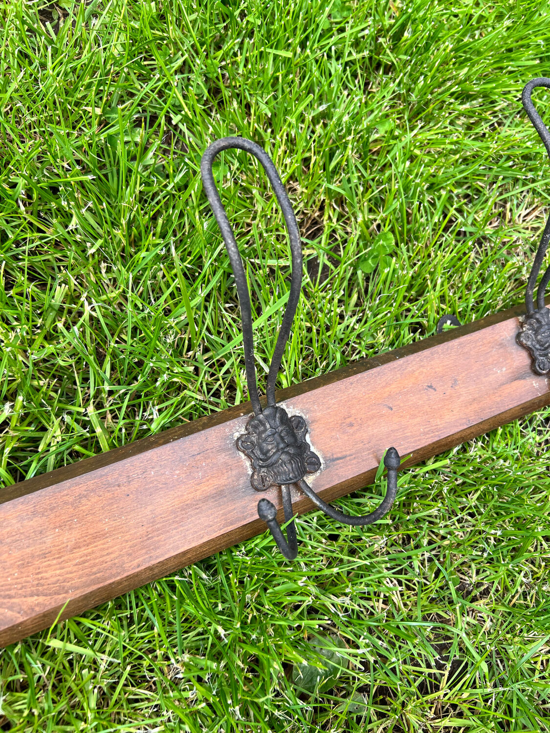 Old wood coat rack, 4 metal hooks