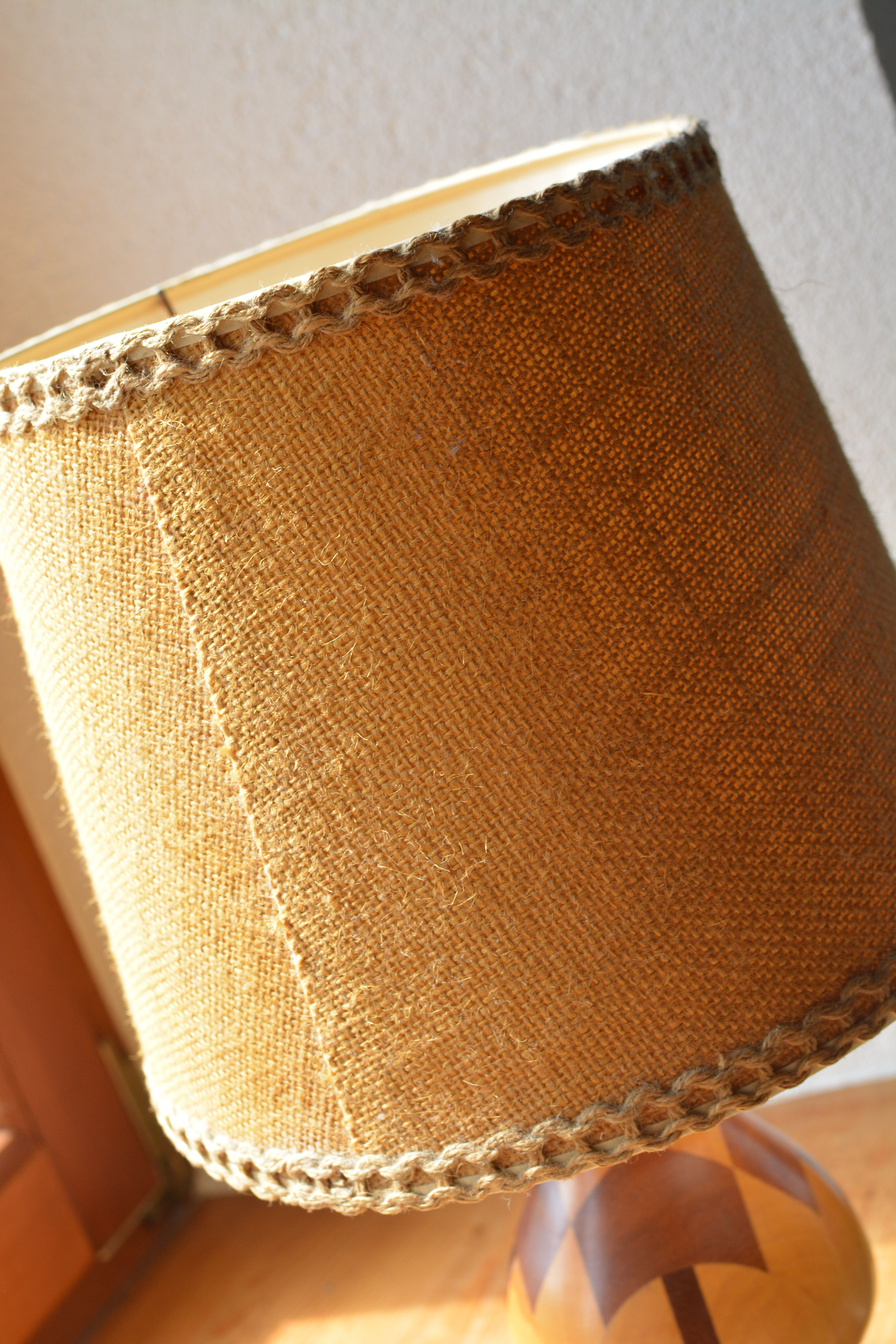 Lampe bois et marqueterie vintage