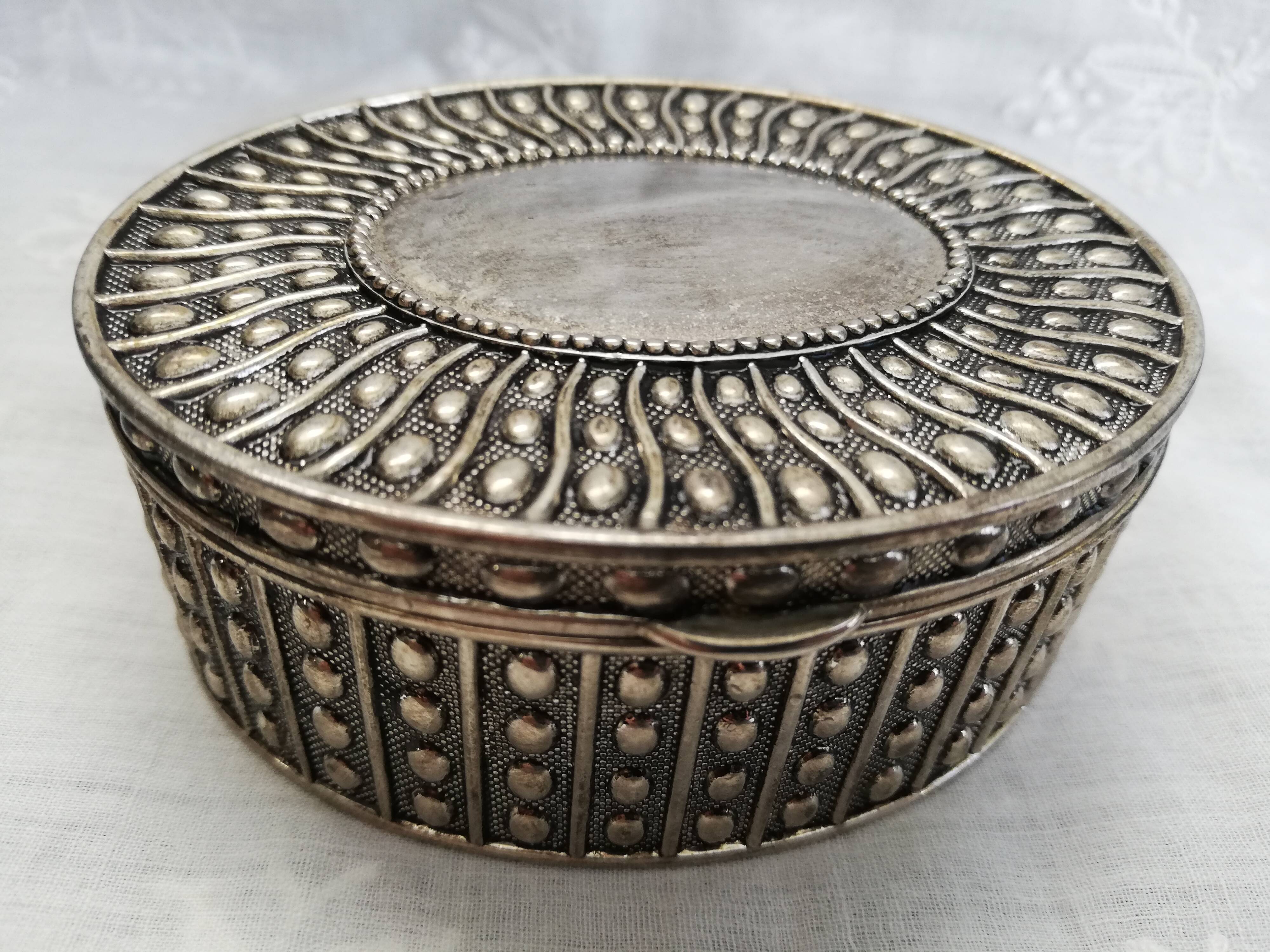 Silver metal jewelry box