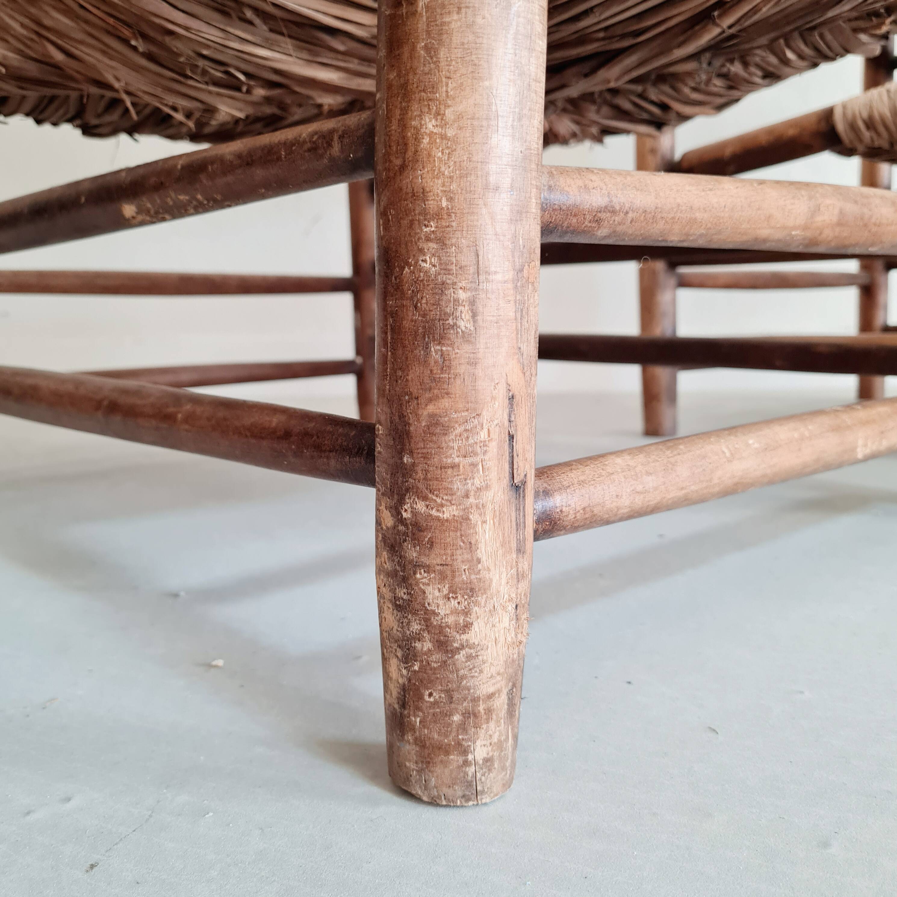 Paire fauteuils en bois et paille