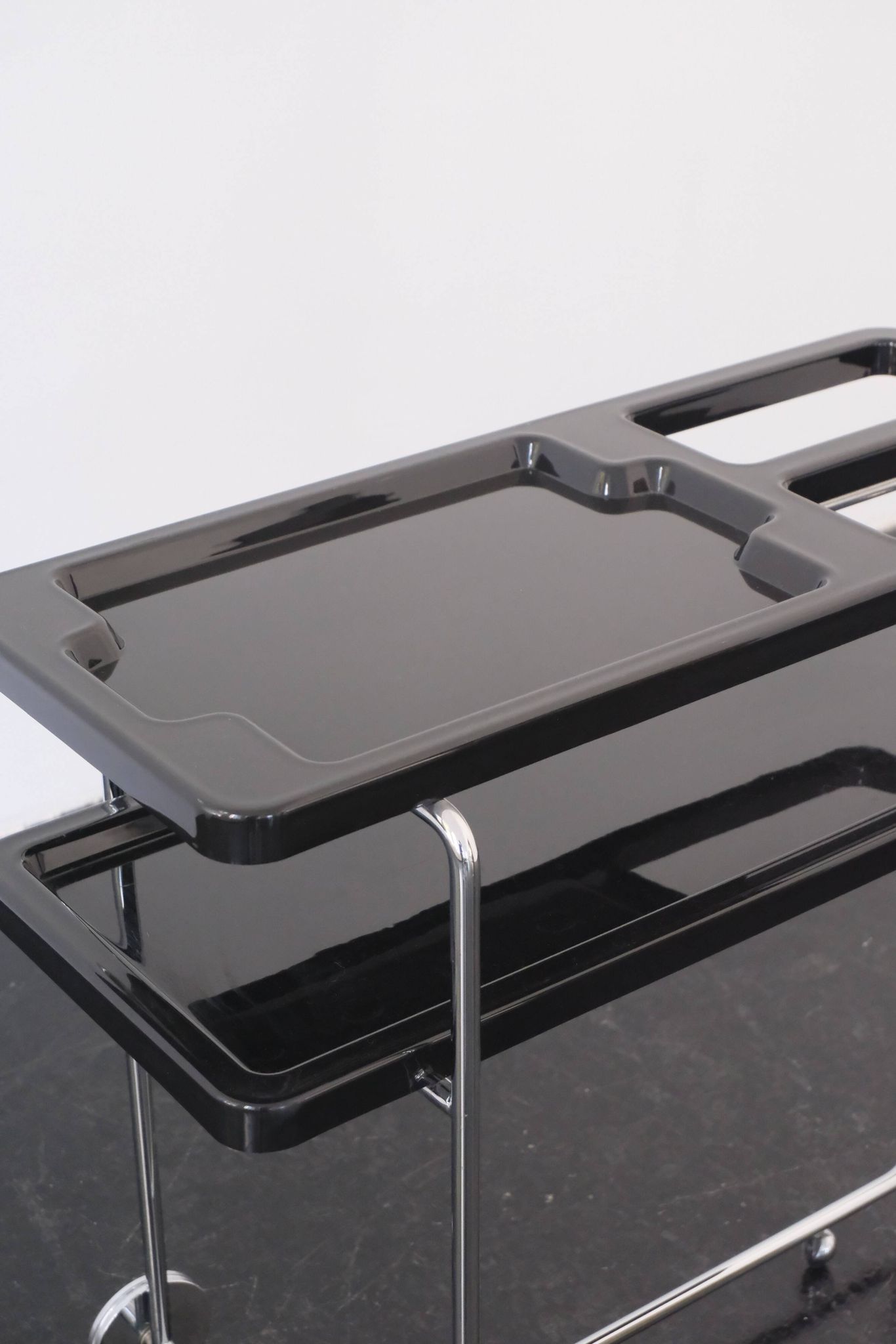 “Happy Hour” trolley by Alfredo Häberli / BD Barcelona