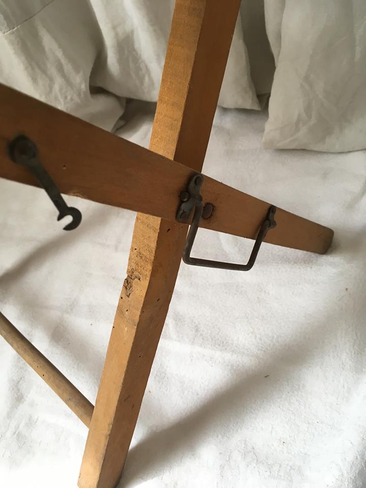 Foldable wooden chair for children