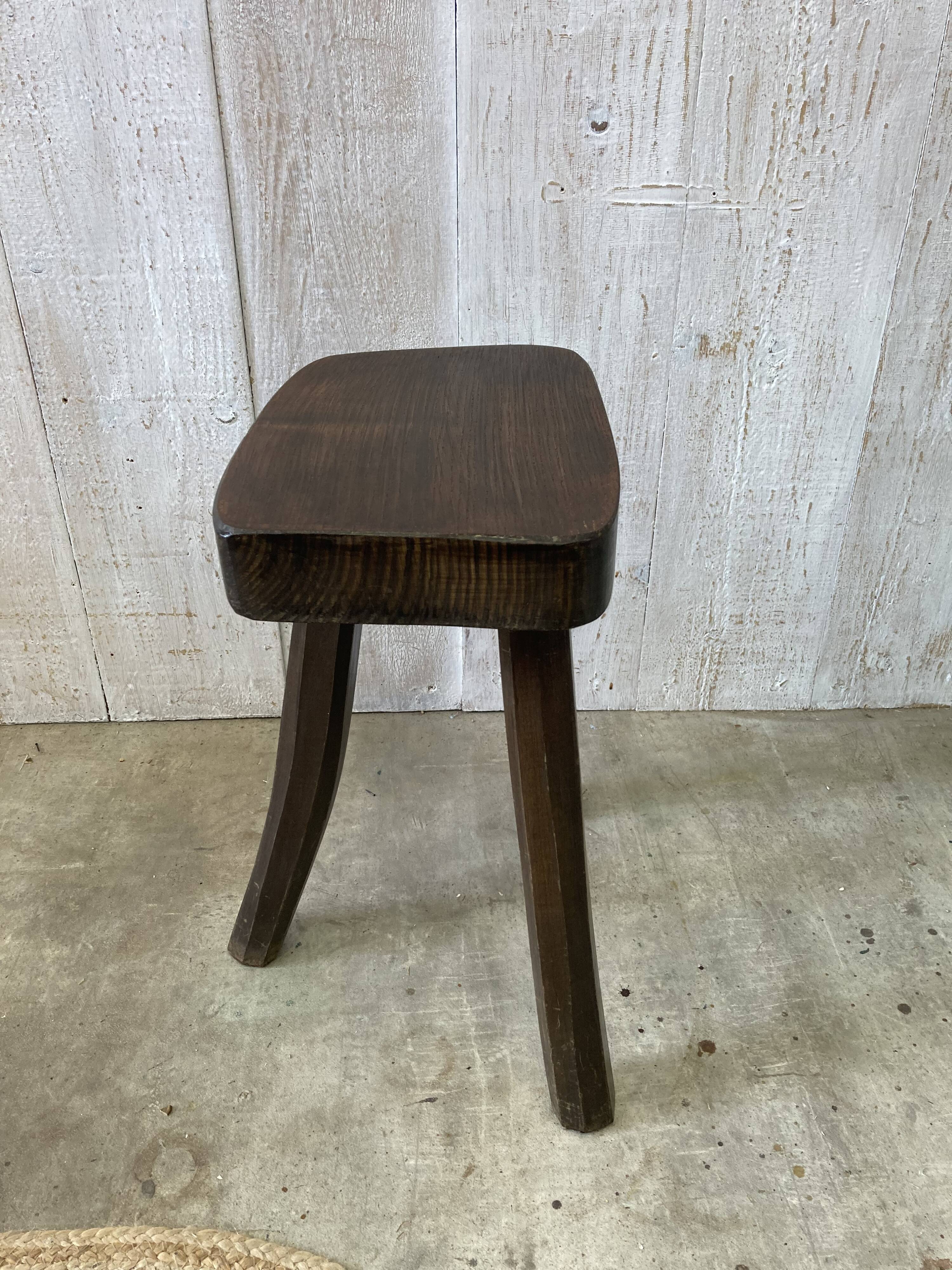 Tabouret de ferme tripode