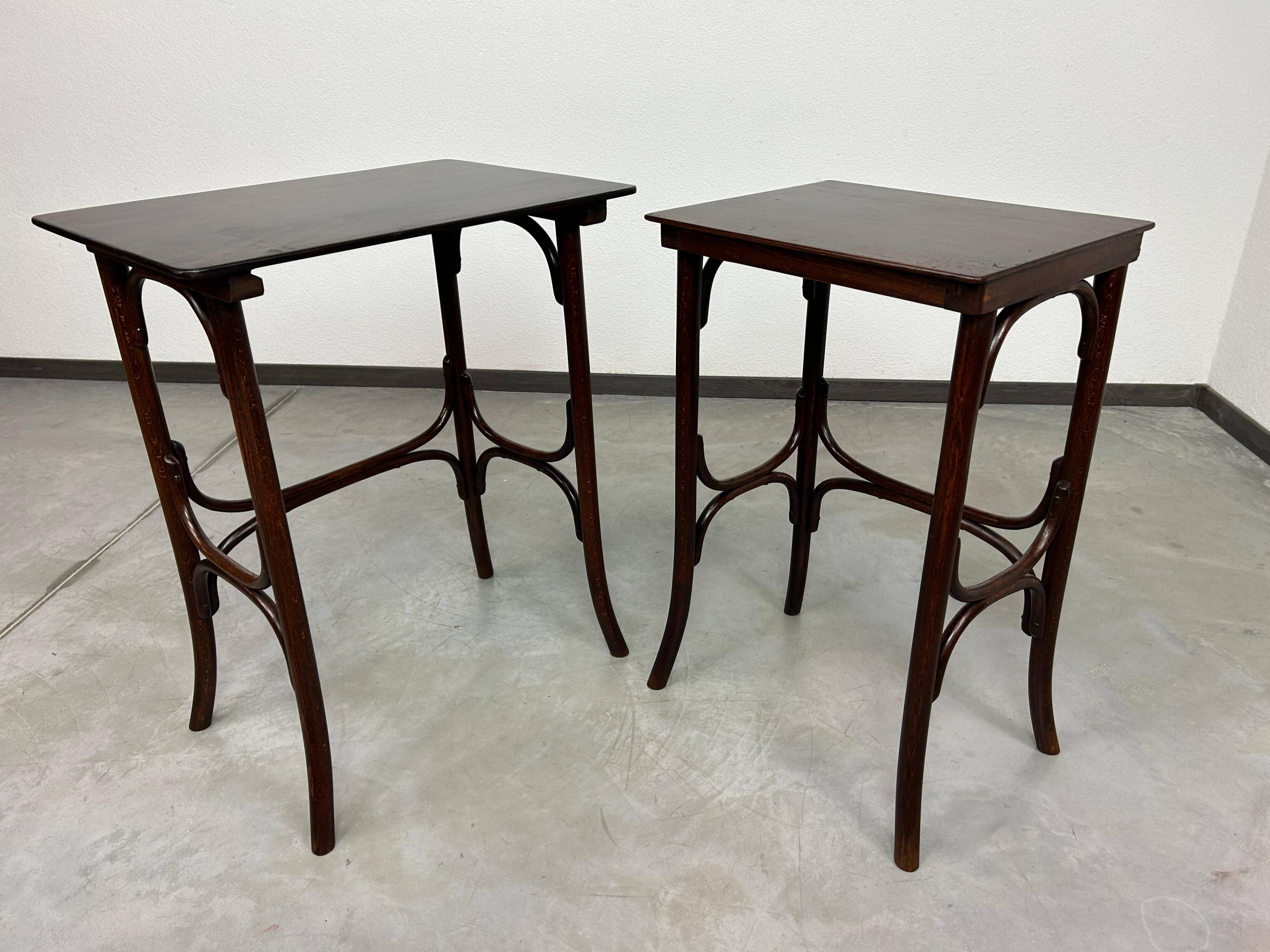 Nest tables Thonet