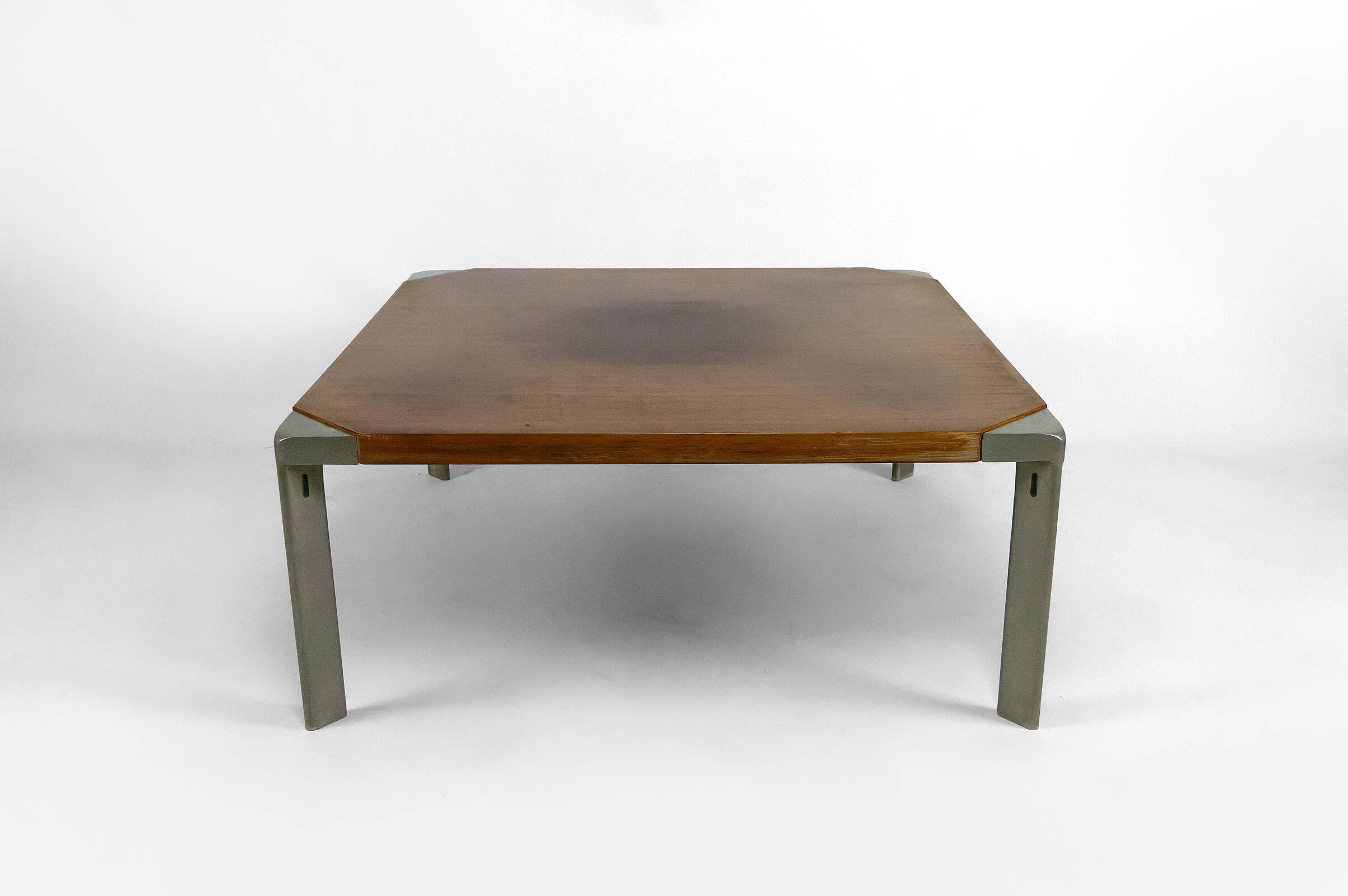 Walnut and aluminum coffee table, by Osvaldo Borsani for Tecno, Italy, Circa 1970