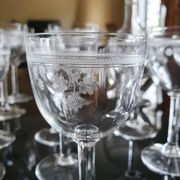 Verres et carafe en verre gravé