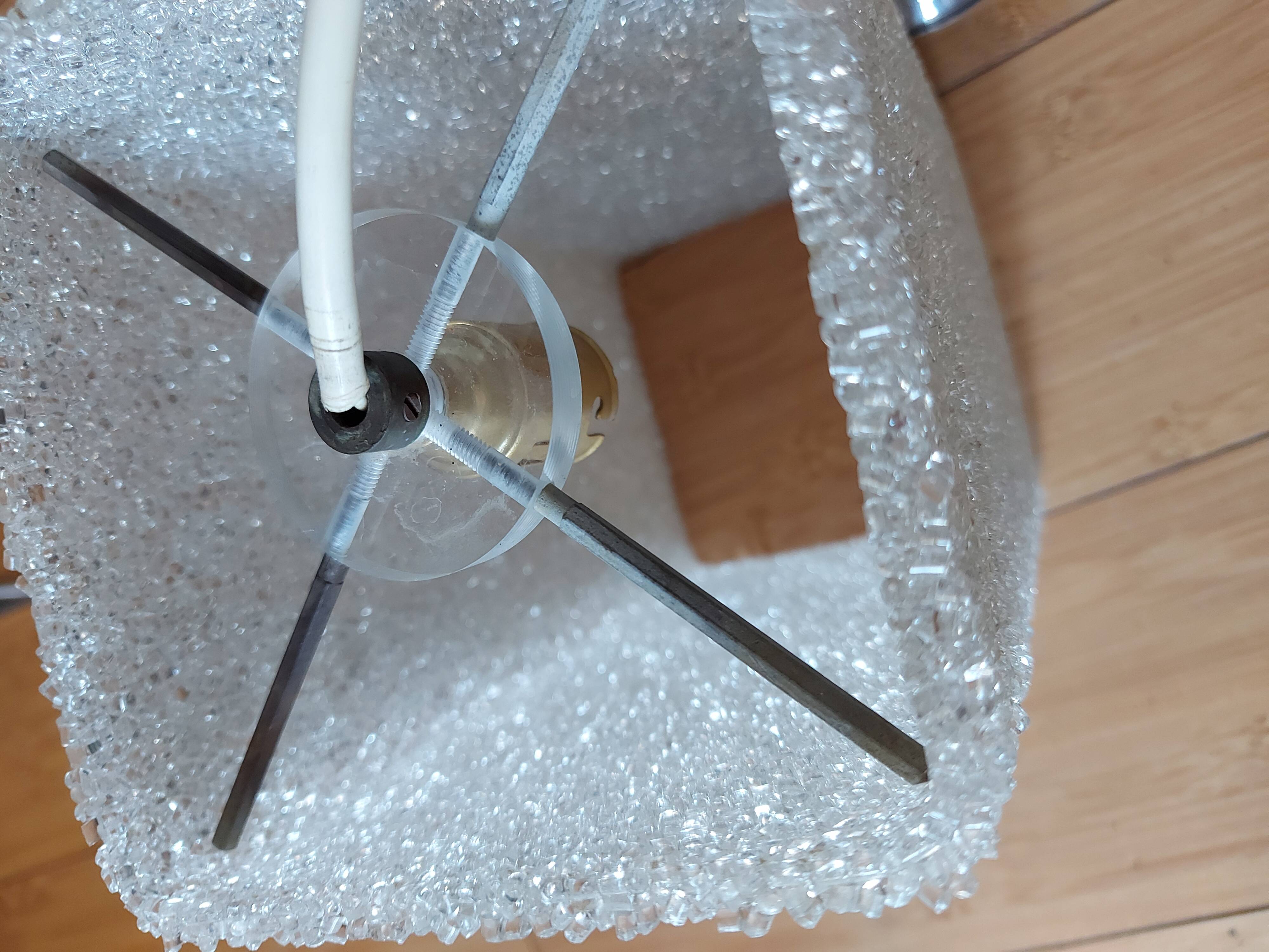 Vintage suspension in pespex