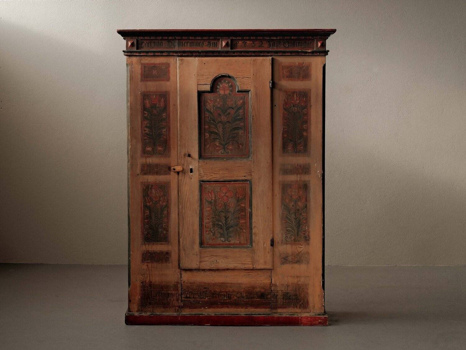 Armoire bavaroise peinte en pin massif – XVIIIᵉ siècle