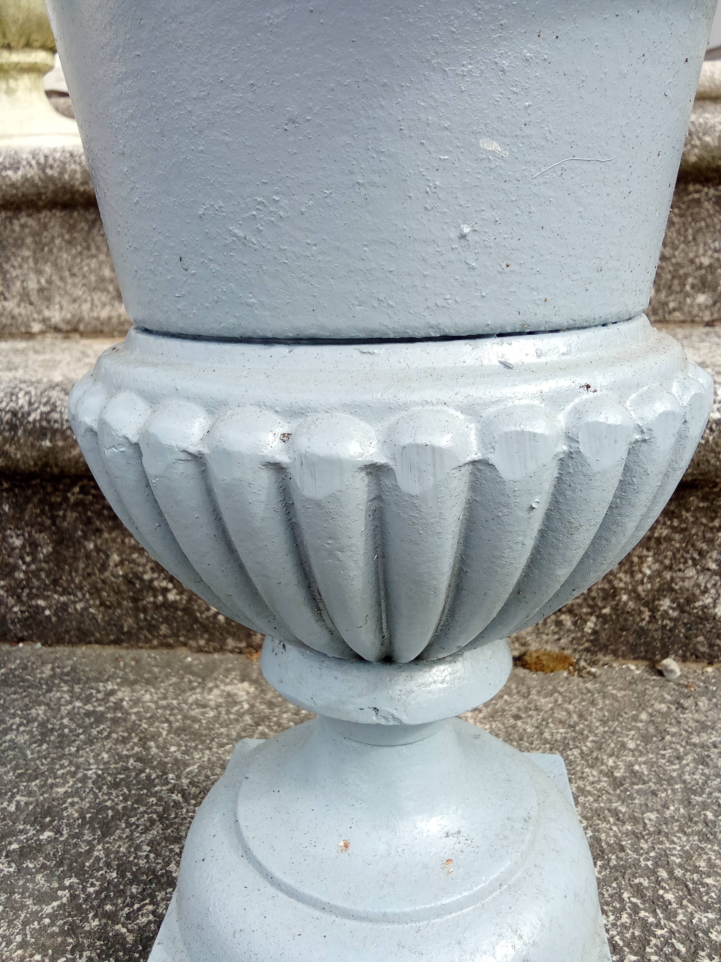 Ancient Médicis vase in cast iron