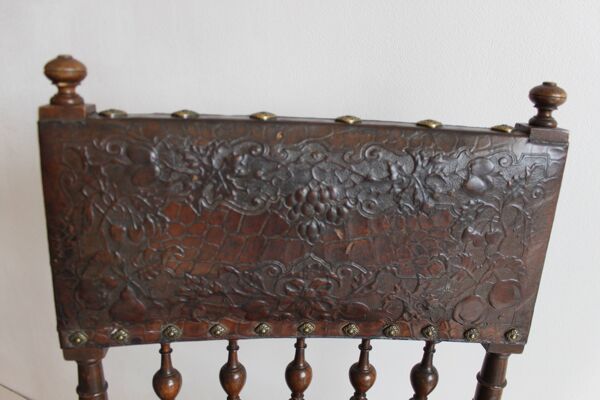 Ensemble de 3 chaises Renaissance en chêne et cuir gaufré, 19ème siècle, Belgique