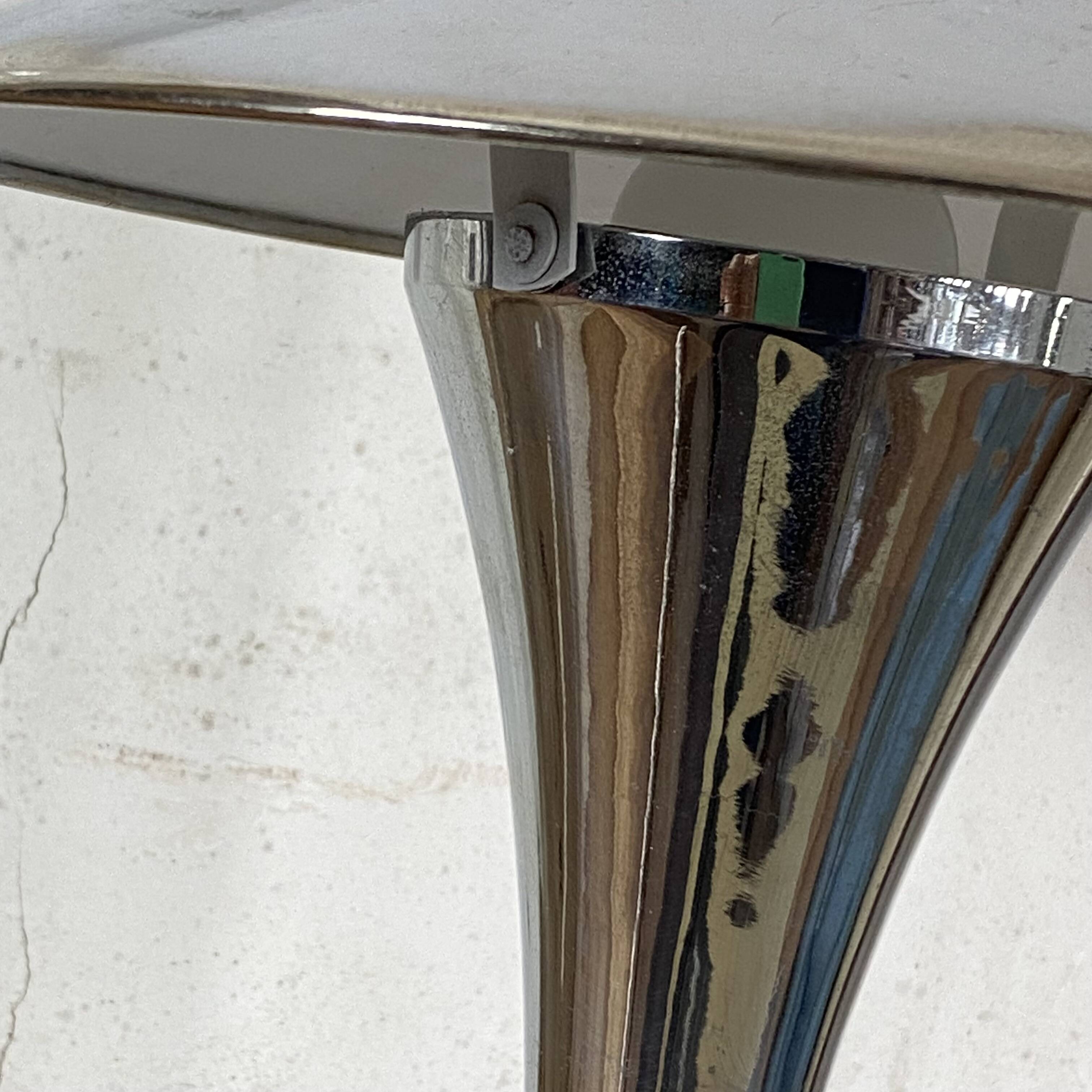 Lampe de bureau en inox ou métal chromé modèle champignon