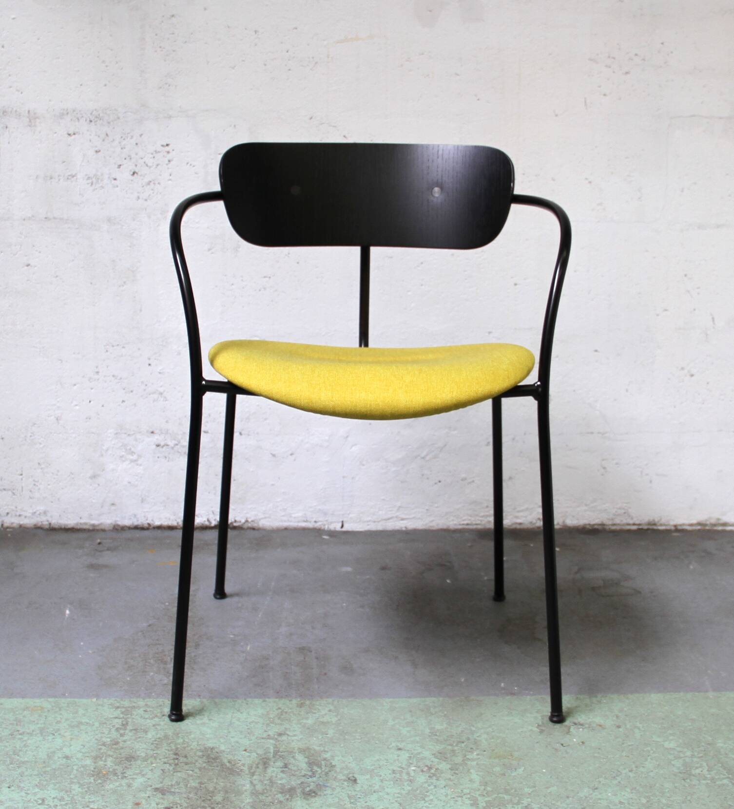 Pavilion AV4 chair, & Tradition