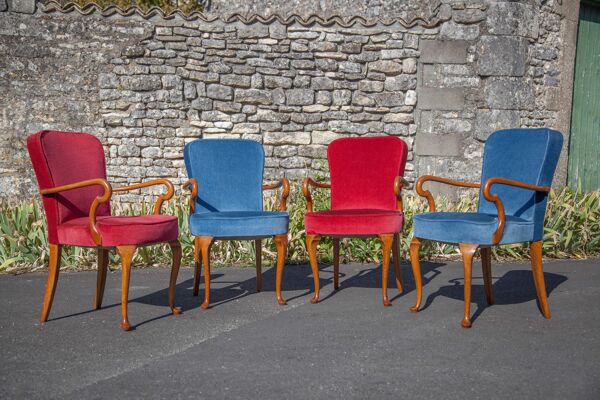 Salon anglais 4 fauteuils et une table basse Queen Anne fauteuils tissu bleu et rouge