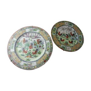 Lot d'anciennes assiettes en porcelaine