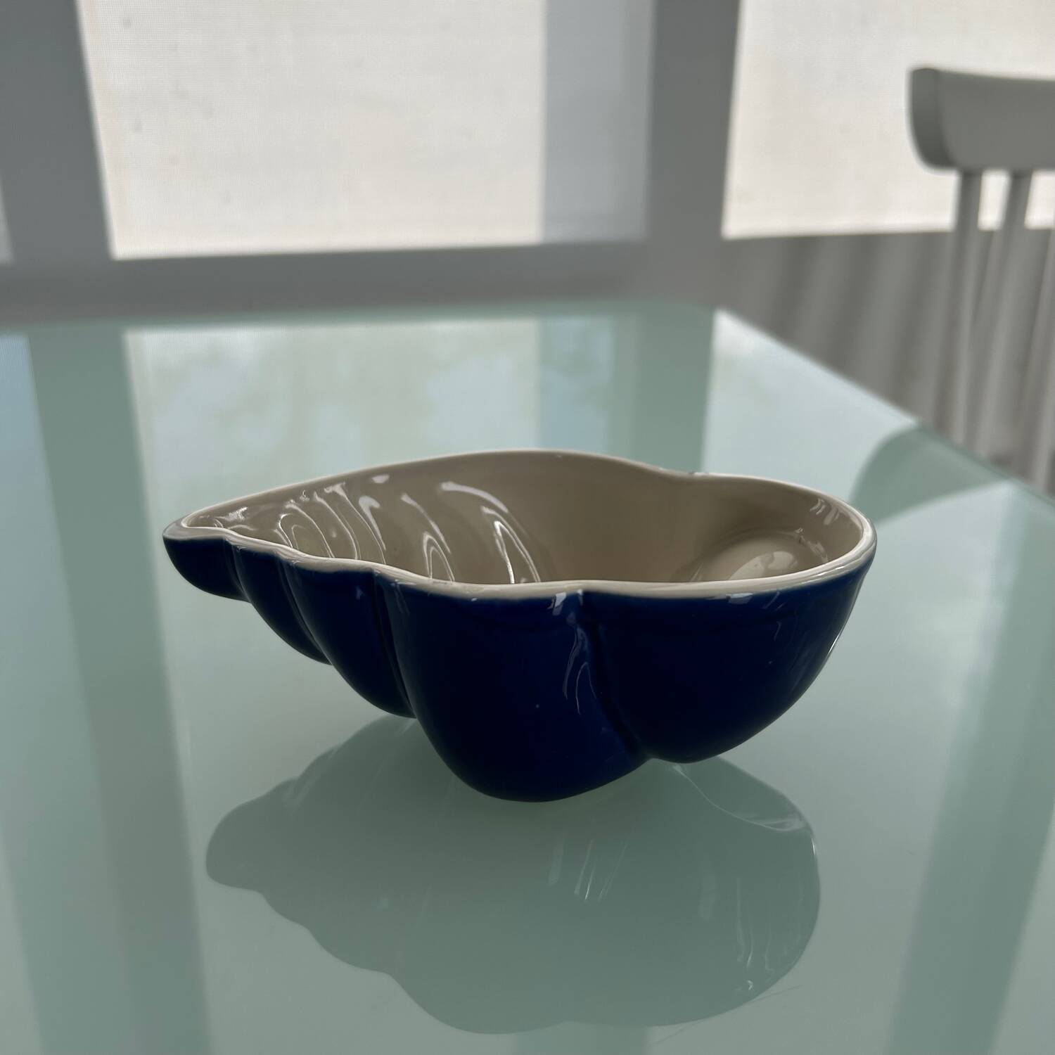 Shell pocket tray