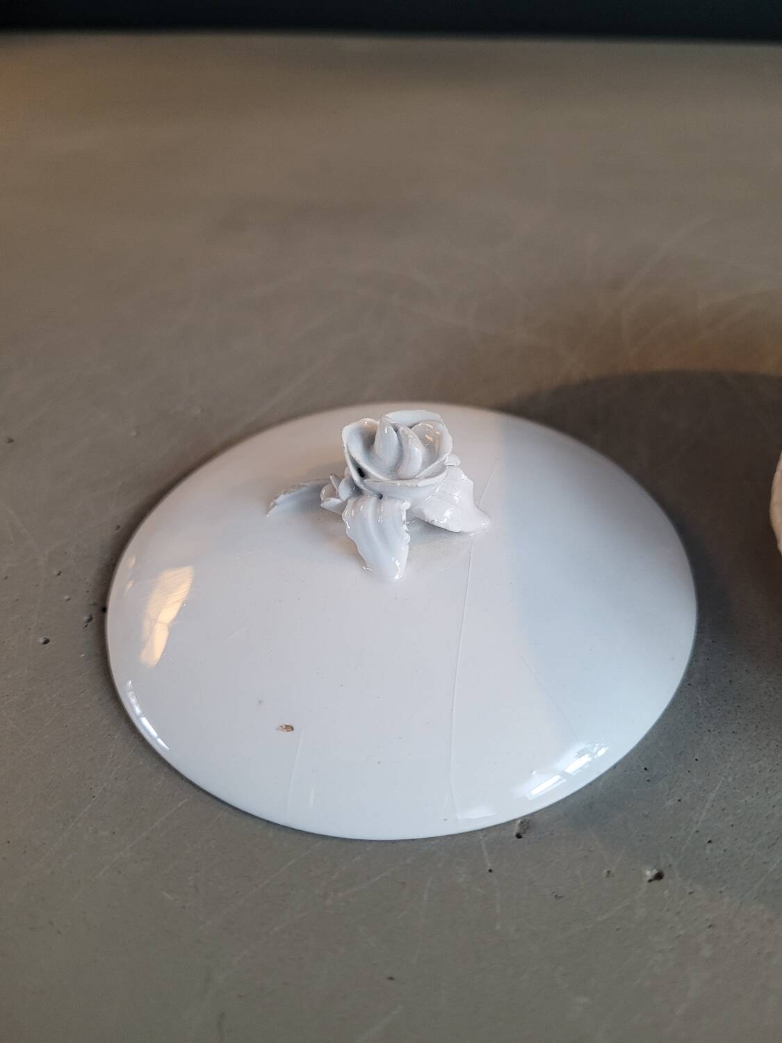 Boîte, bonbonnière en porcelaine