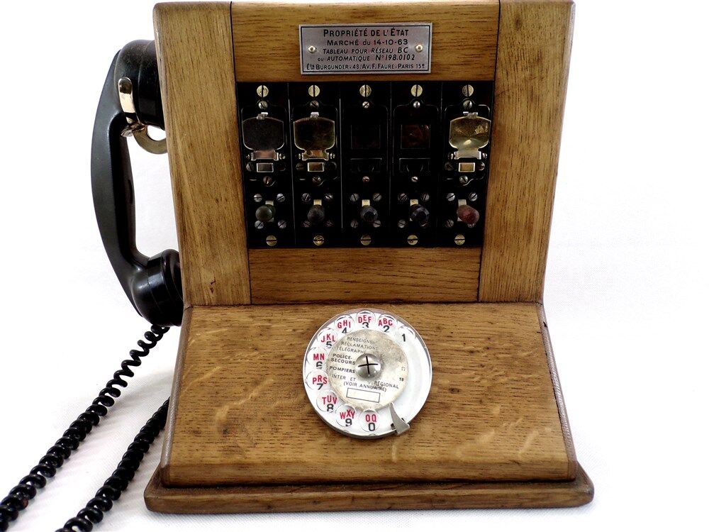 Téléphone ancien standard téléphonique