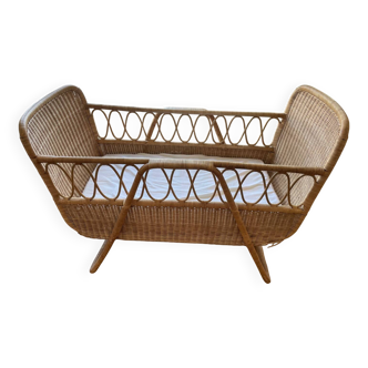 Rattan baby bed